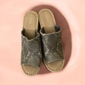 TOMS Women's Snake Print Mules - Tan